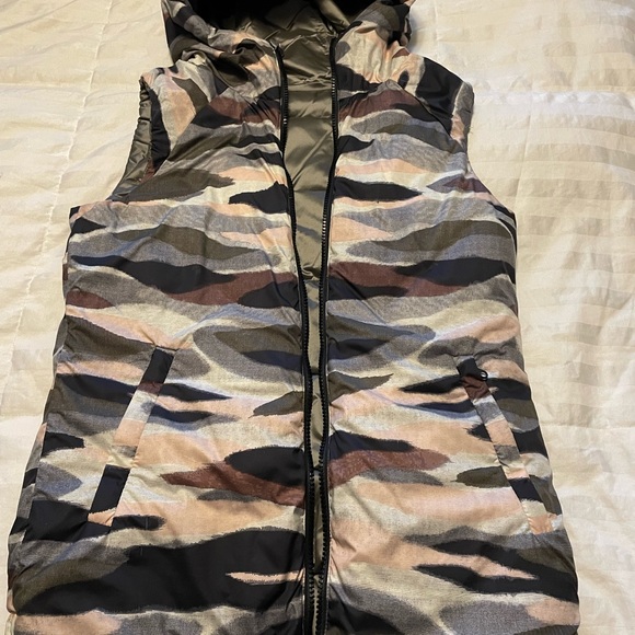 Lululemon Reversible Puffer Vest - Picture 2 of 5